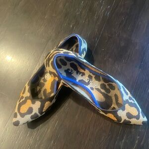 Rothy’s Animal Print Flats size 8 EUC. Comes with original box.